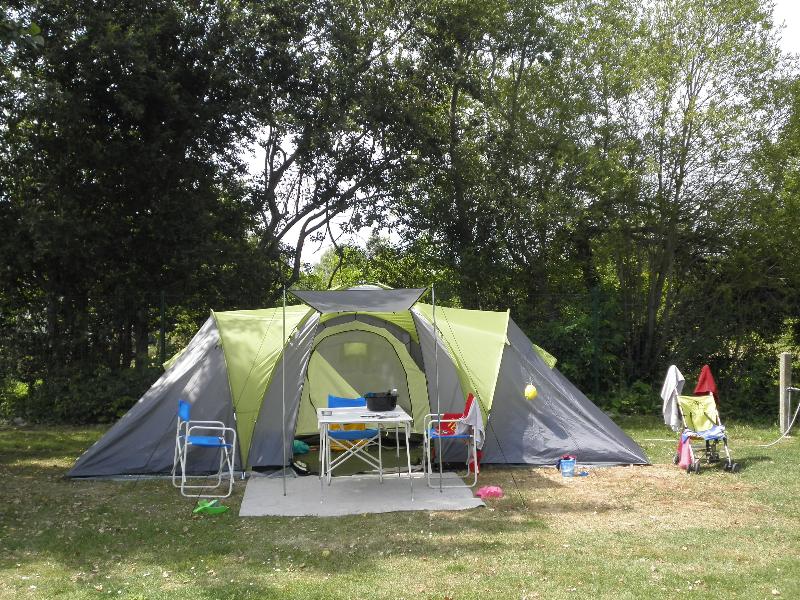 Pitch tent or trailer tent – 7.50 m  (water, electricity, 2 people and 1 vehicle) 1/2 Ppl. 1/2 Ppl.